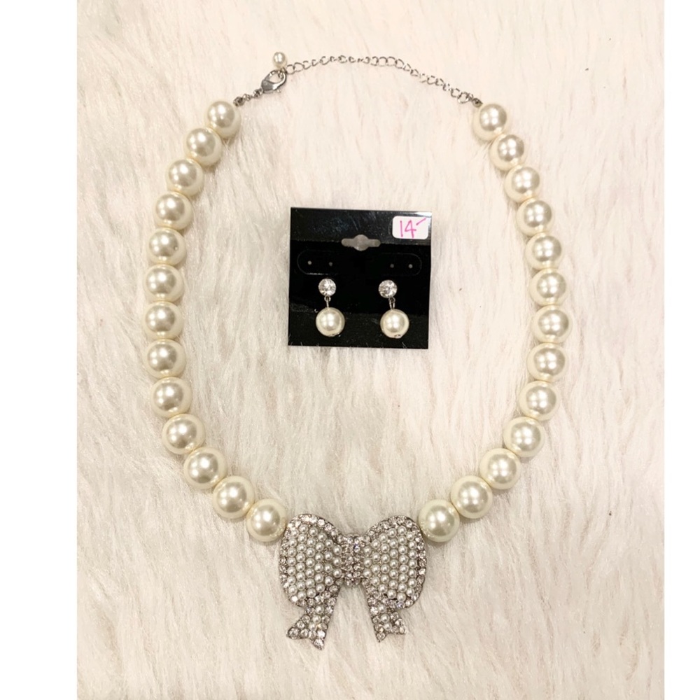 Pearl Bow Necklace